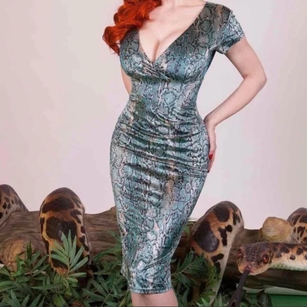 NWT 2X 2XL Tatyana Clothing Velvet Snake Surplice Pinup Mi…